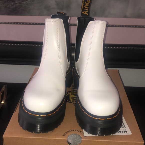 Dr. Martens Shoes - Dr. Martens 2976 Smooth Platform Chelsea Boot